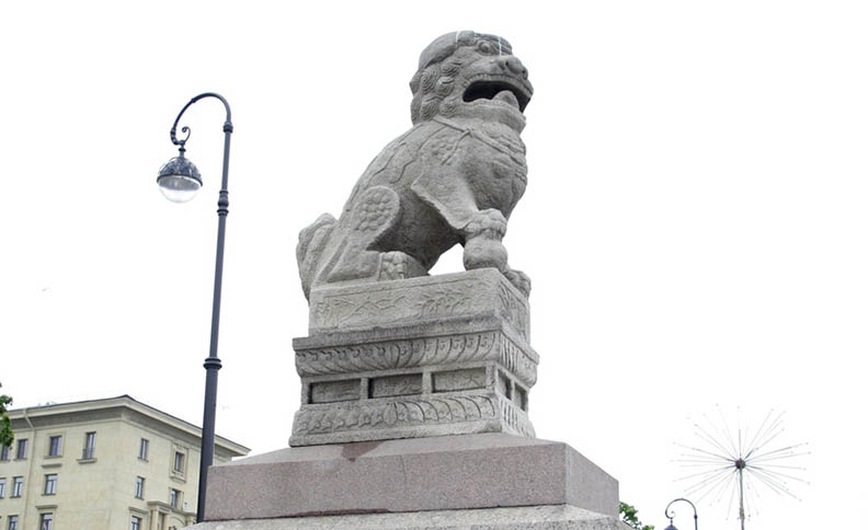 Lions of Shi Tza on Petrovskaya embankment
